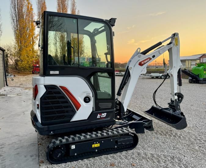 E 19 MINIKOTRÓ. 0 ÜZEMÓRA.EXTRA KIEGÉSZÍTŐKKEL!!